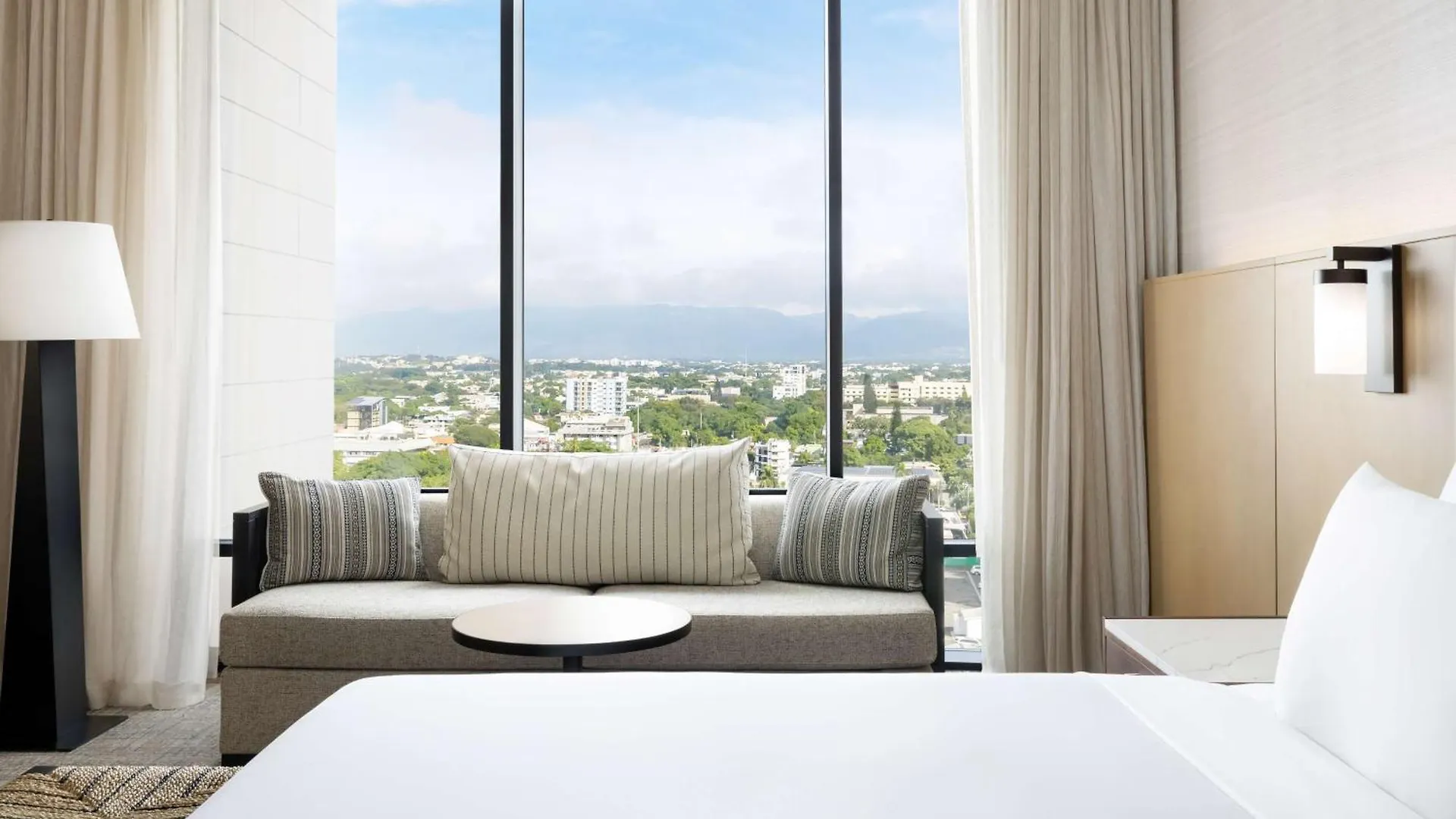 Hotel Santiago, Curio Collection By Hilton Santiago De Los Caballeros 4*,