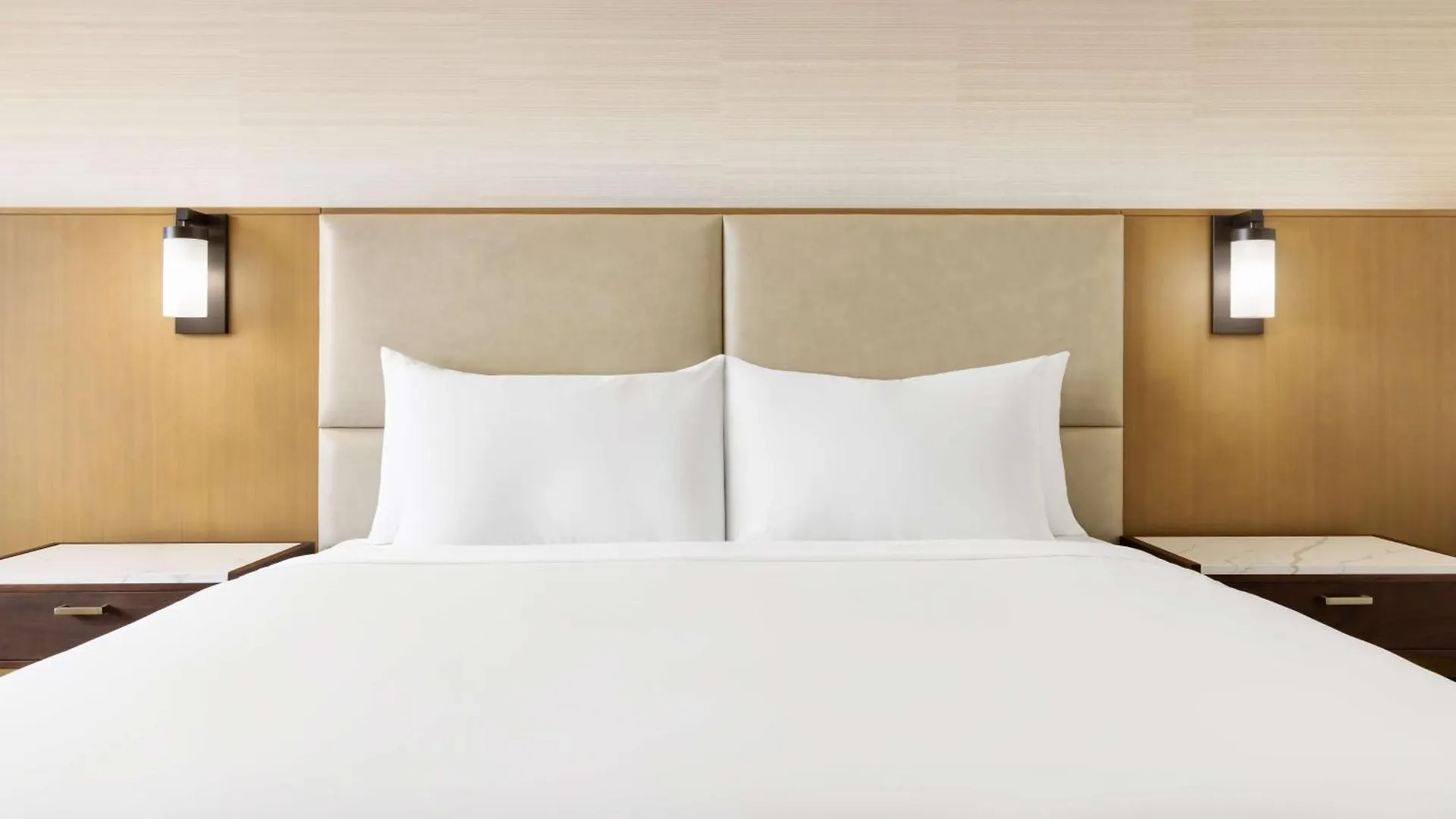 Hotel Santiago, Curio Collection By Hilton サンティアゴ・デ・ロス・カバリェロス